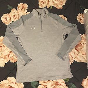 Under Armour -1/4 Zip Loose Fit/Light Weight Pullover